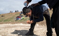 Gazem w migrantów. Znów niespokojnie na granicy Grecji z Turcją