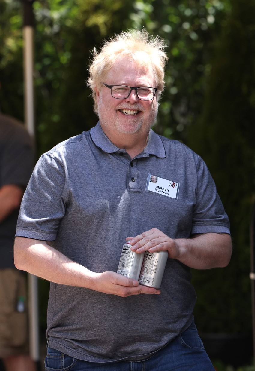 Bivši izvršni direktor Majkrosofta Nejtan Mirvold slao je Epstajnu fotografije parenja životinja, a sada tvrdi da se ne seća 