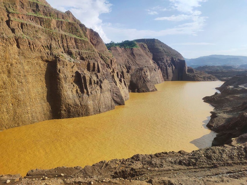 Klizište u rudniku žada kod Hpakanta, Mjanmar