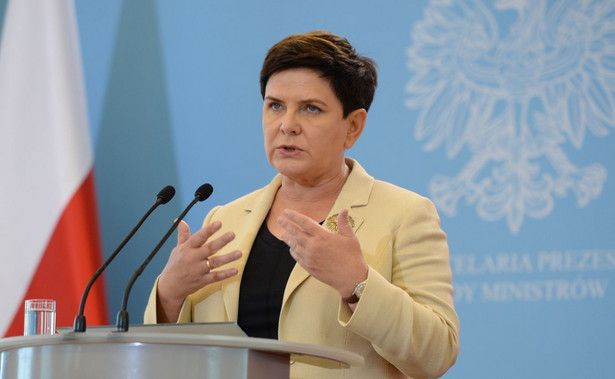 Szydło o Macierewiczu: Reformując polską armię, naraża się wielu grupom interesów