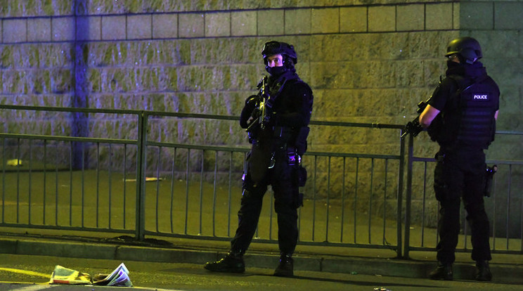 Egy nőt is őrizetbe vett a rendőrség a manchesteri terrortámadással összefüggésben /Fotó: AFP