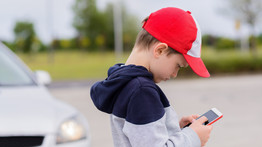 Honnan tudhatjuk, hogy a gyermekünk veszélyben van a telefonja miatt?