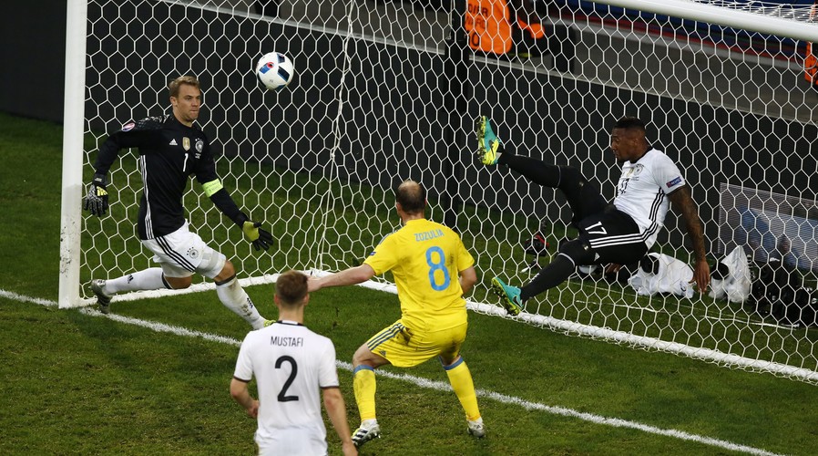 To może być najlepsza interwencja Euro 2016. Boateng uratował Niemców przed stratą gola