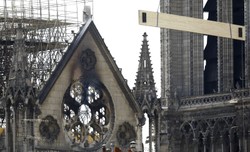 "Spłonięcie Notre Dame będzie oznaczało dokładnie to, co stanie się z Francją" [OPINIA]