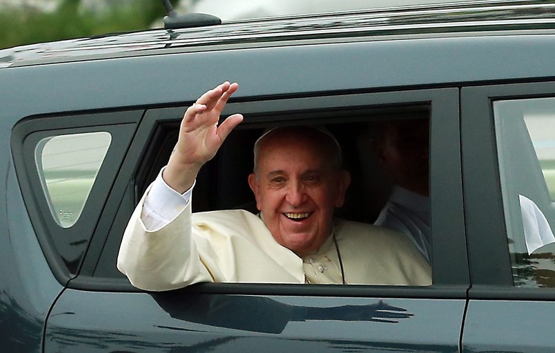 Papież Franciszek jest w Korei Południowej. Na lotnisku w Seulu powitała go prezydent Park Gyeun-Hie. Franciszek spędzi na Półwyspie Koreańskim pięć dni. To pierwsza od ćwierć wieku wizyta głowy kościoła katolickiego w Korei Południowej. Słynący ze skromnego życia Ojciec Święty ponownie zadziwił świat motoryzacyjnym wyborem na czas pielgrzymki...