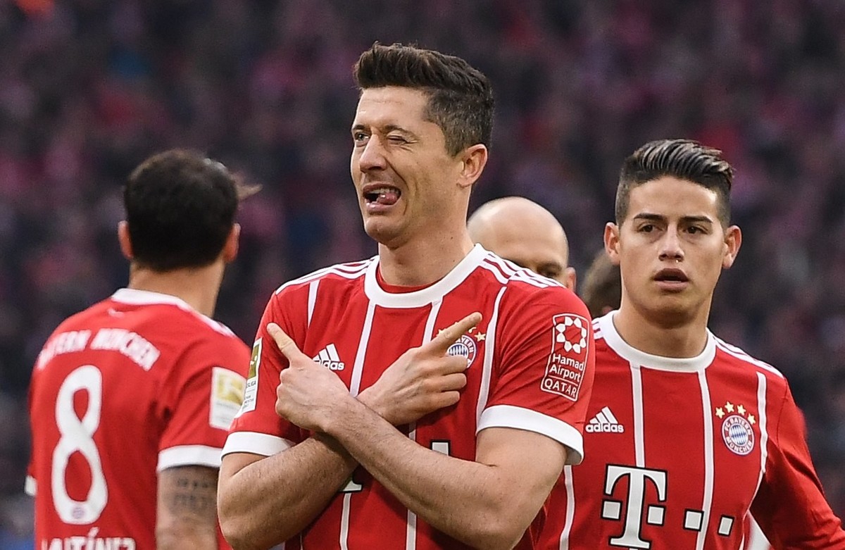 Lewandowski z hat-trickiem, ale jeden gol Polaka nie powinien być uznany. Bayern - Borussia 6:0!