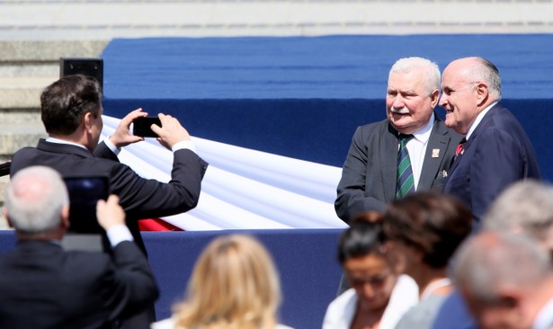 Trump dziękuje Dudzie, Szydło i Wałęsie. A tłum nagle zaczyna gwizdać