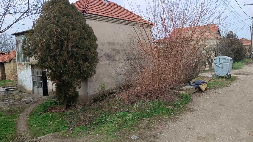 Kontejner se nalazi ispred kuće optužene