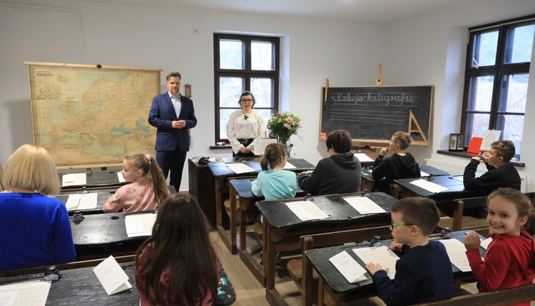 Najbardziej doświadczeni nauczyciele bez premii w 2026 roku. Nowe przepisy ich wykluczają