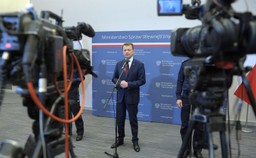 Szef MSWiA o kryzysie migranckim: Stanowisko państw Grupy Wyszehradzkiej jest spójne