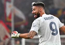 AC Milan sprzedaje koszulki bramkarskie z nazwiskiem... Oliviera Giroud