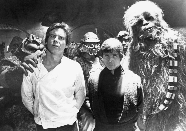 6. Rany postrzałowe nie bolą. Jeśli bohater zostaje postrzelony, niespecjalnie się tym przejmuje – czasem tylko trochę postęka, ale w żaden sposób nie eliminuje go to z walki. Przykłady: 'Gwiezdne wojny: Część VI – Powrót Jedi', większość filmów akcji