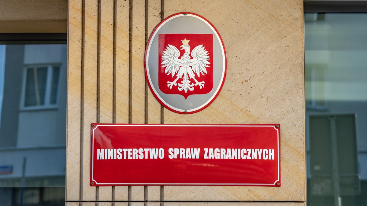 Ministerstwo Spraw Zagranicznych gmach siedziba budynek tabliczka rząd godło