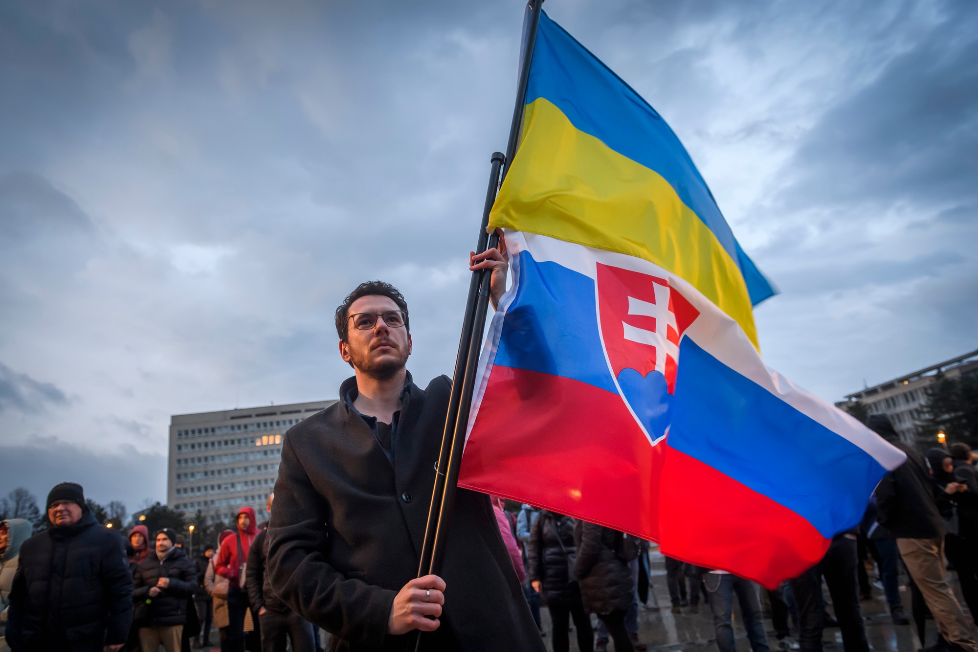 Protivládny protest Zastavme Súmrak: Nebuďme kolaboranti s vojnovým Ruskom.