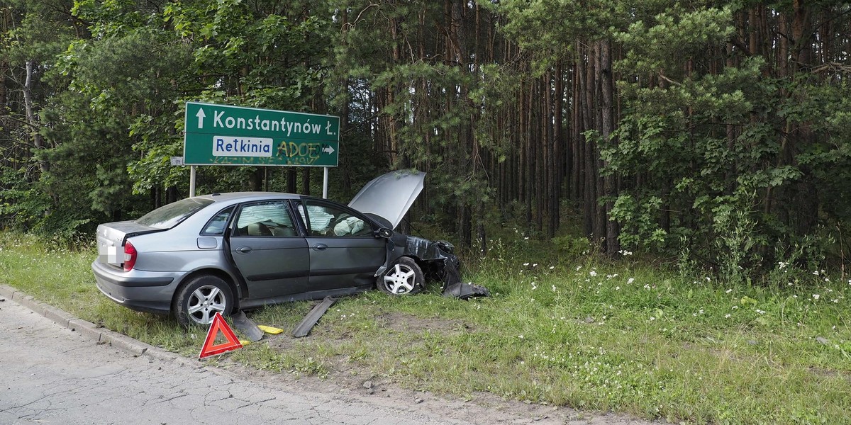 Śmiertelny wypadek na ul. Sanitariuszek. Wjechał prosto w słup