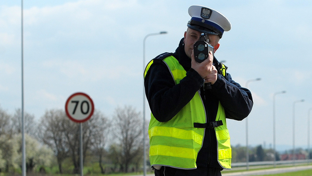 W województwie lubuskim od początku roku nadmierna prędkość była powodem 32 wypadków drogowych. Z powodu zbyt szybkiej jazdy przyznano 13,5 tys. mandatów oraz zatrzymano prawo jazdy aż 182 osobom.