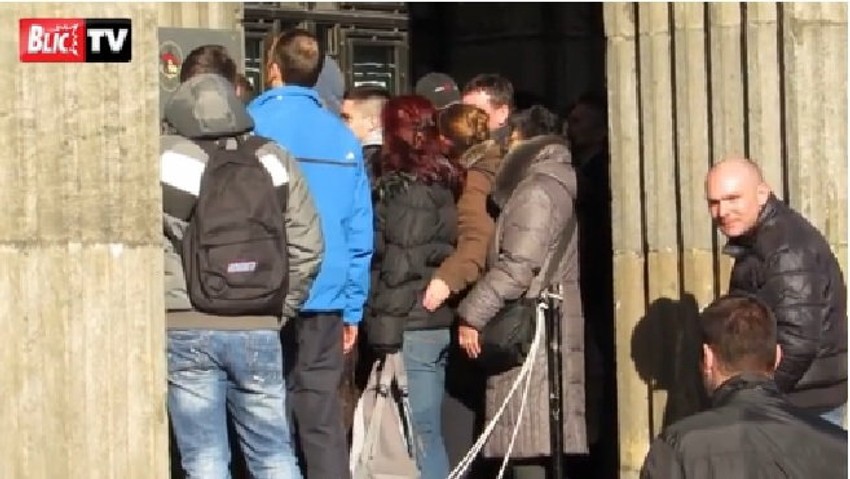 Gužve ispred konzulata Hrvatske