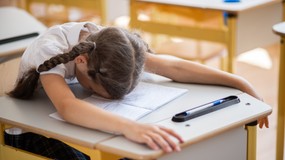 Ocena niedostateczna za brak podręcznika? Wyjaśniamy, czy to zgodne z przepisami