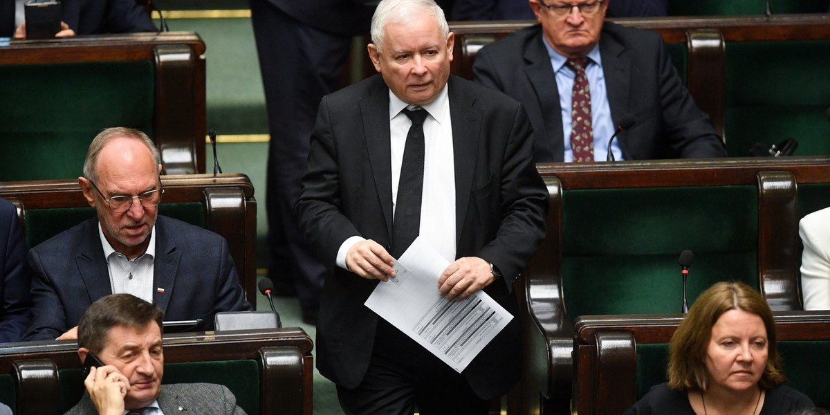 Prezes PiS Jarosław Kaczyński na sali plenarnej podczas posiedzenia Sejmu w Warszawie, 29.09.