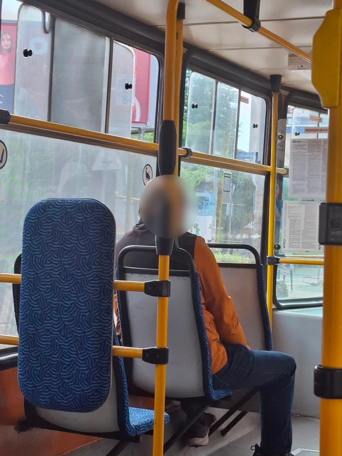 50-latek jeździł tramwajami, molestując kobiety we Wrocławiu. Ważny apel policji