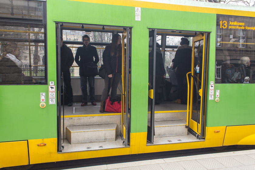 Mieszkańcy i radni krytykują przetarg na dostawę nowych tramwajów