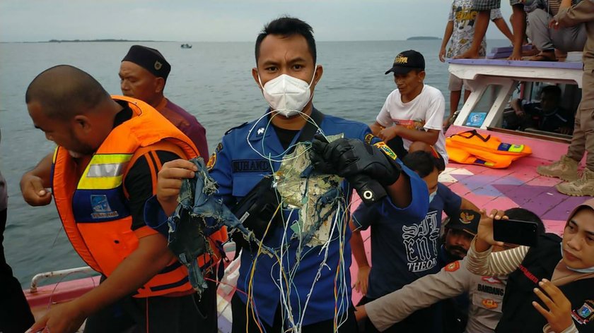 Na pokładzie samolotu, który rozbił się w Indonezji było 10 dzieci