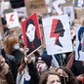 28.10.2020 Warszawa . Protest  Idziemy na Spacer  - spod siedziby skrajnie konserwatywnej prawicowej organizacji Ordo Iuris (na ul. Zielnej 39) . Siodmy dzien w Polsce trwaja masowe protesty i demonstracje po orzeczeniu TK - legalna aborcja w przypadku ciezkich i nieodwracalnych wad plodu jest niezgodna z konstytucja ( trybunal Julii Przylebskiej jest calkowicie kontrolowany przez szefa patii rzadzacej Jaroslawa Kaczynskiego ) 