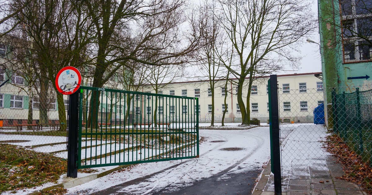 Najzimniej w Kwidzynie, a najcieplej... w Zakopanem. W całej Polsce zamkniętych jest ponad 500 szkół