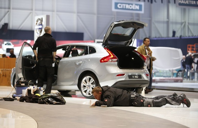 Na stoisku Volvo trwają prace przygotowawcze. Na genewskich targach firma ma zamiar przedstawić efekt liftingu niemal całej gamy modelowej swoich aut.