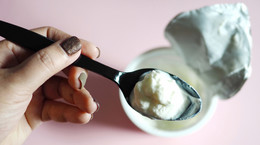 Czy oblizywanie wieczka od jogurtu jest szkodliwe? Wyjaśniamy