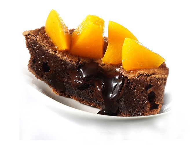 18665_lava-mafini--stock-photo-chocolate-cake-shutterstock_57606256