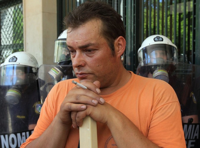 Protesty w otoczeniu policji