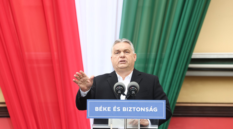 Orbán Viktor Székesfehérvár főterén mondott kampányzáró beszédet / Fotó: Pozsonyi Zita