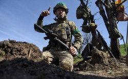 Ryzykuje swoje życie, by ratować zwierzęta na Ukrainie. "Chcę pozostać człowiekiem"