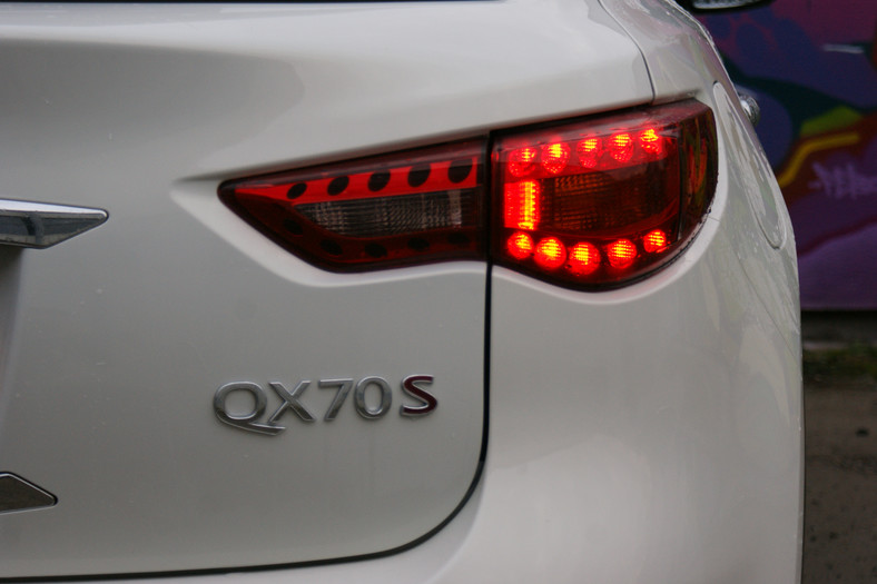 Infiniti QX70 S