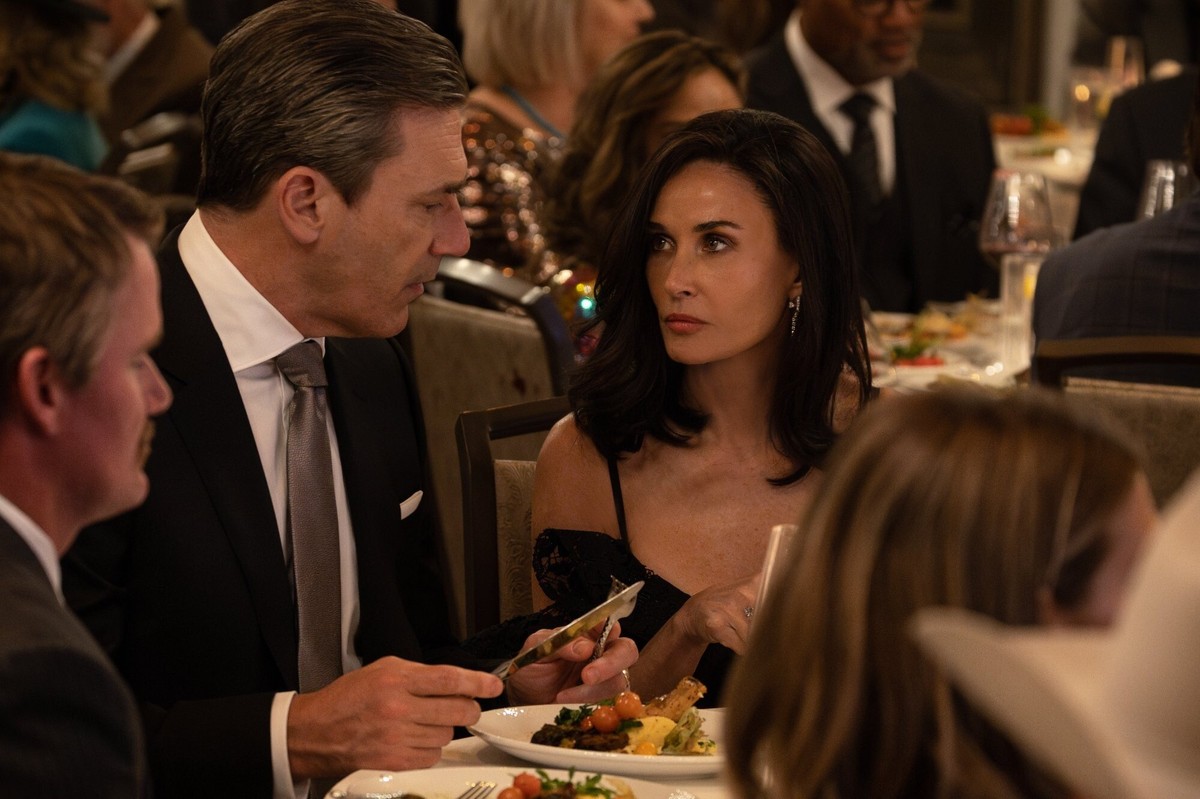 Jon Hamm i Demi Moore w serialu "Landman: Negocjator"