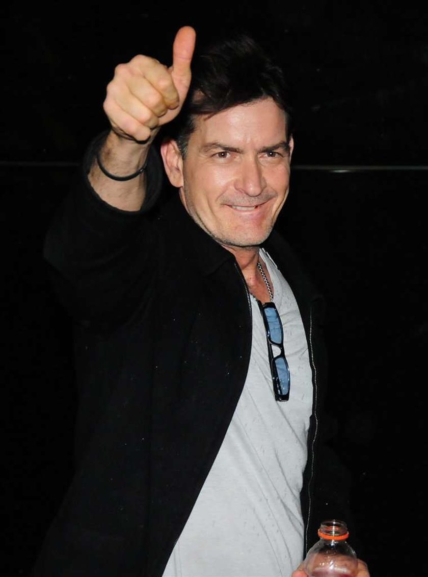 Charlie Sheen tryska humorem