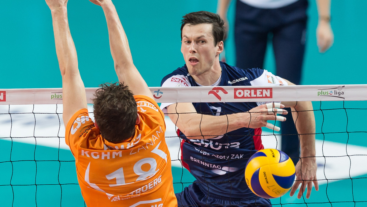 - Koncentrujemy się tylko na naszej grze. Obojętnie, kto będzie rywalem w finale, będzie to mocny i wymagający zespół. Asseco Resovia i PGE Skra to europejska czołówka, więc nie ma tak naprawdę znaczenia, z kim przyjdzie nam walczyć - powiedział dziennikowi "Sport" skrzydłowy Zaksy Kędzierzyn-Koźle, Rafał Buszek.