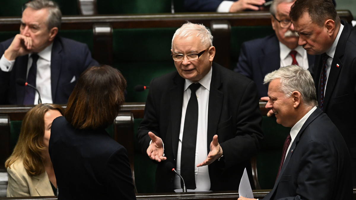 Kaczyński wszedł na mównicę. "Ja króciutko do tego posła" [RELACJA NA ŻYWO]