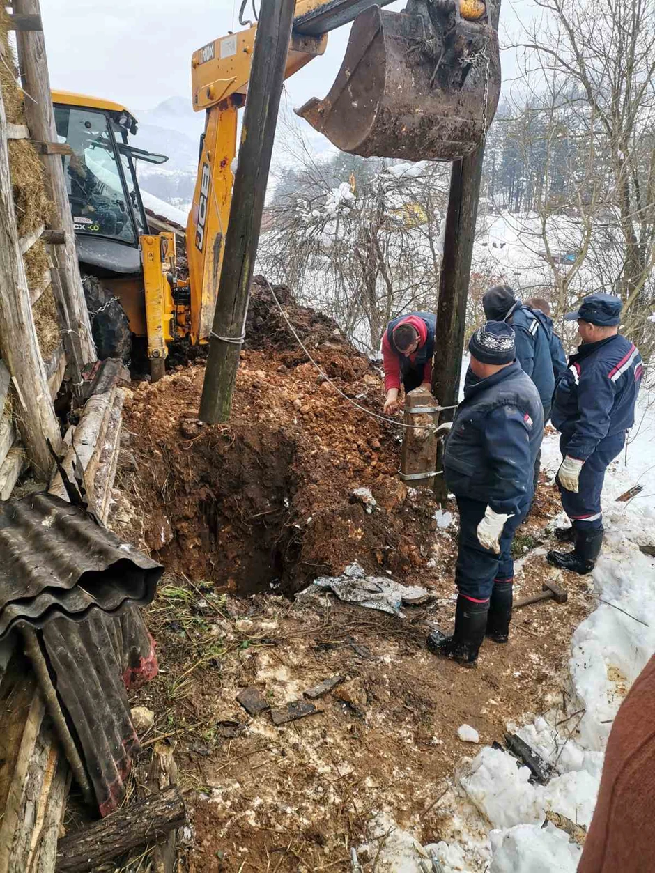 Umesto stare bandere tokom dana je postavljena nova