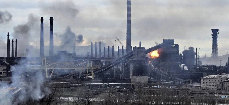 Rosjanie bombardują hutę Azowstal i dzielnicę mieszkalną w Mariupolu