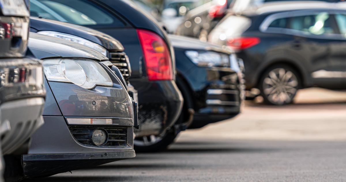  Zmiany dla kierowców nie tylko na parkingach Biedronki. Chodzi o markety znanych marek