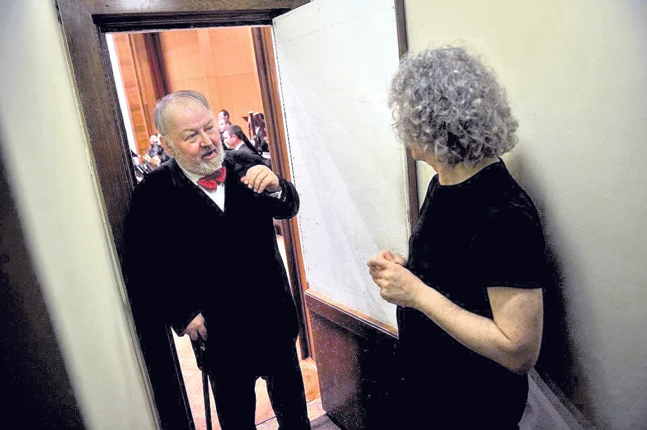 Dirigent Hajnrih Šif i violončelista Stiven Iserlis u filharmoniji