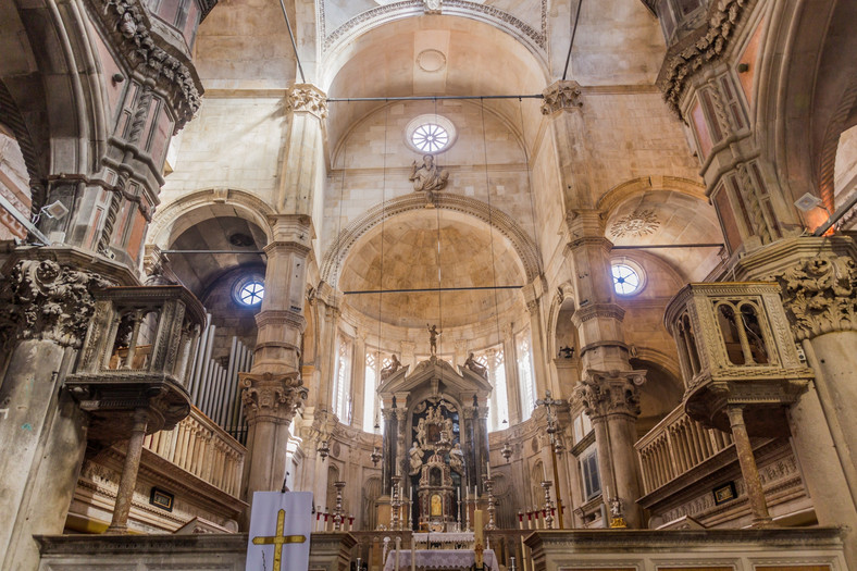 Wnętrze katedry św. Jakuba w Szybeniku