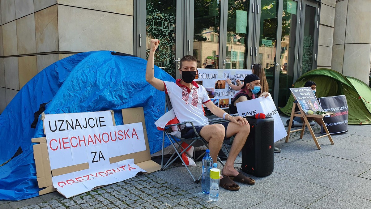 Protesty na Białorusi. Maksym Czerniawski prowadzi głodówkę w Warszawie