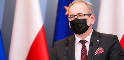 Czwarta fala ma być "inna niż dotychczasowe"! Konferencja Adama Niedzielskiego i Michała Dworczyka. Będą nowe zakazy?