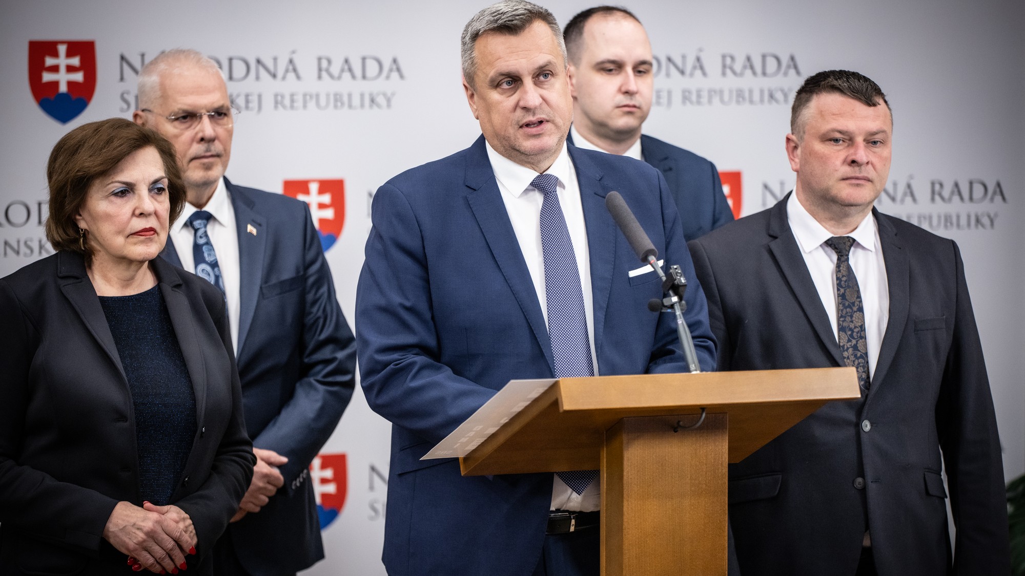 TK strany SNS k zrušeniu transakčnej dani 9.4.2025