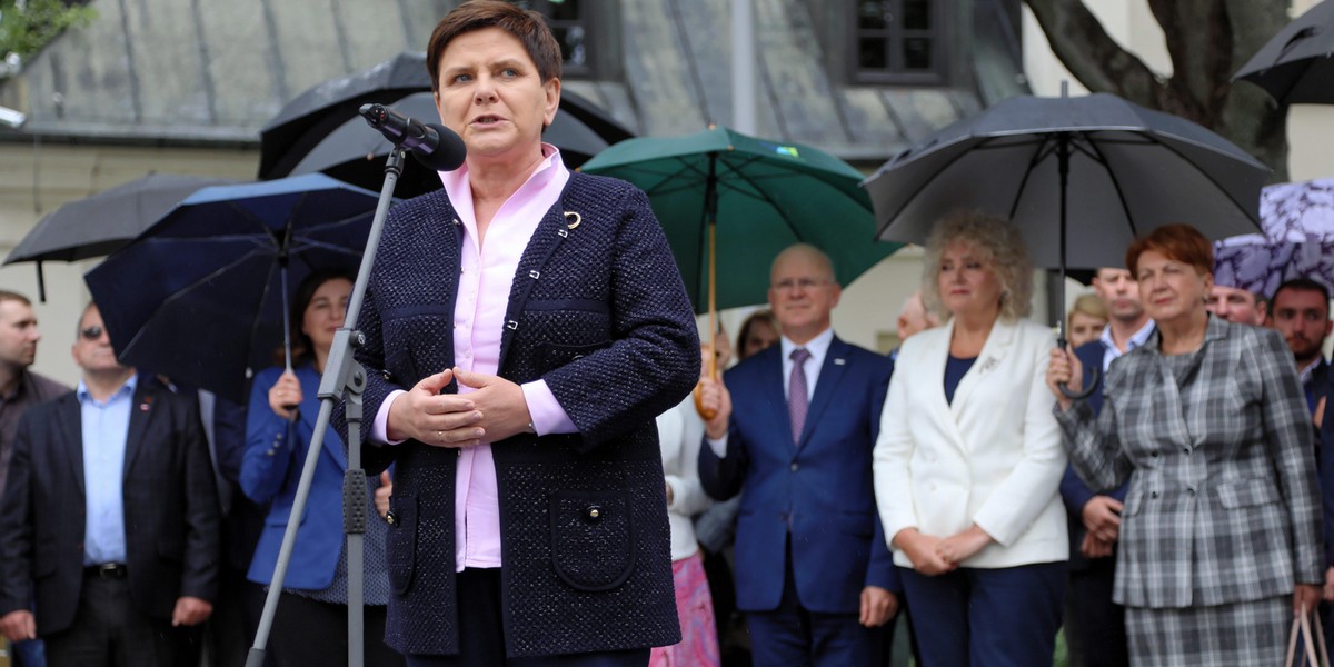 Wręczali prezenty Szydło. Zrobili śledztwo