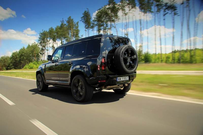 Land Rover Defender 110 