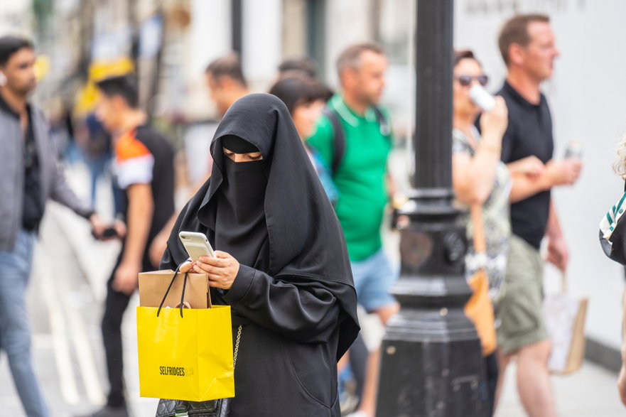 Muzułmanka na ulicach Londynu w lipcu 2019 r.